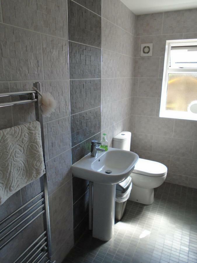 Tea In Liverpool - Private - Quiet - Ground Floor - En-Suite - Walk-In-Shower Ngoại thất bức ảnh